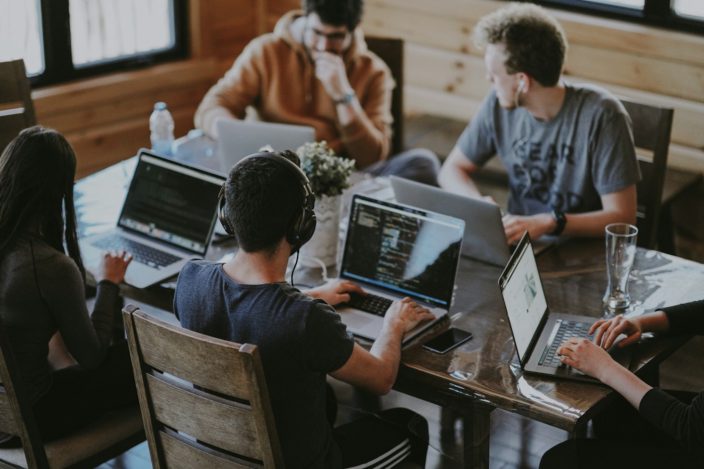 IT-professionals bespreken samen een project